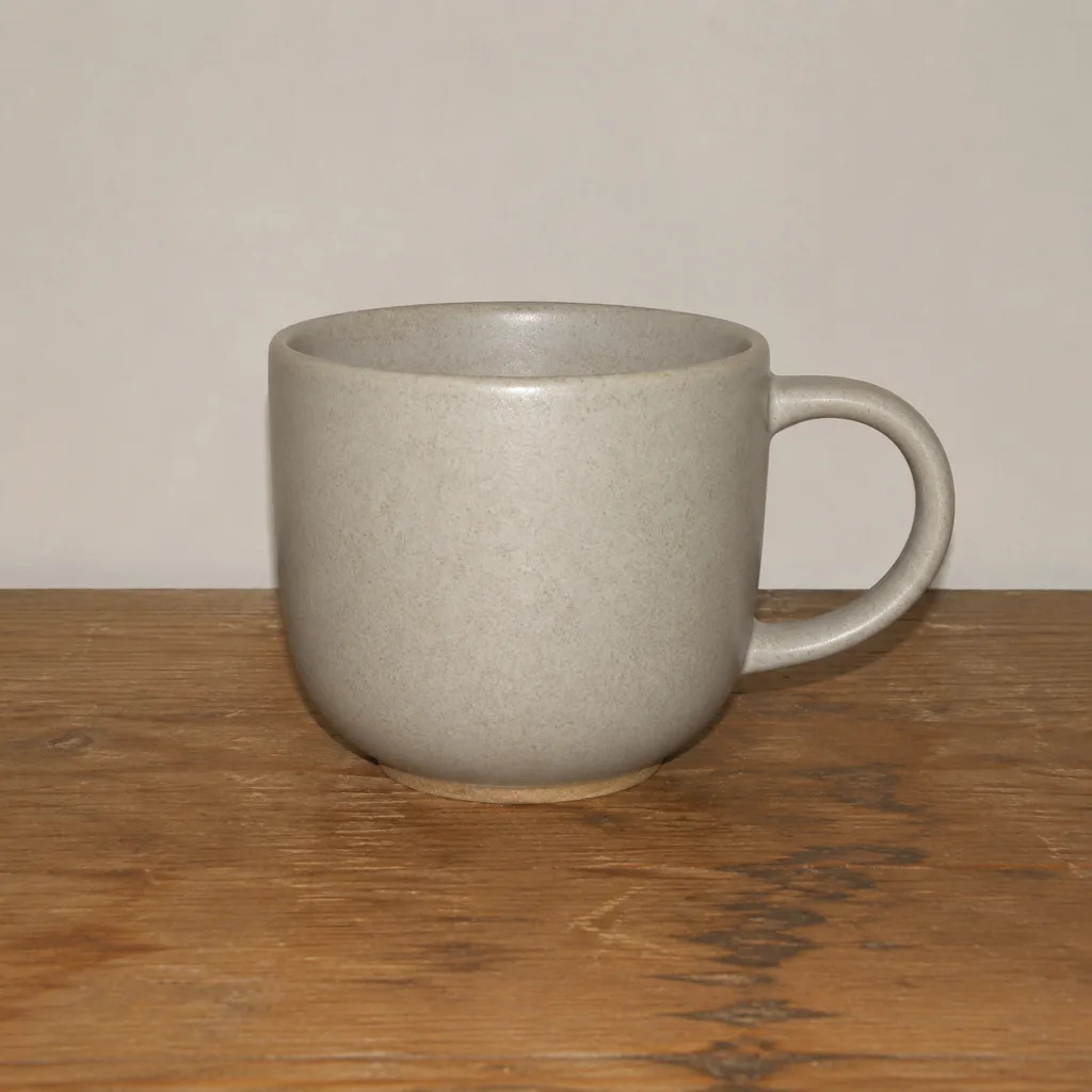 Same ceramic cup; frontal flat light, no shadow, little volume